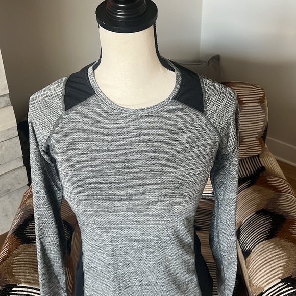 Mizuno Long Sleeve Tee - Picture 2 of 10